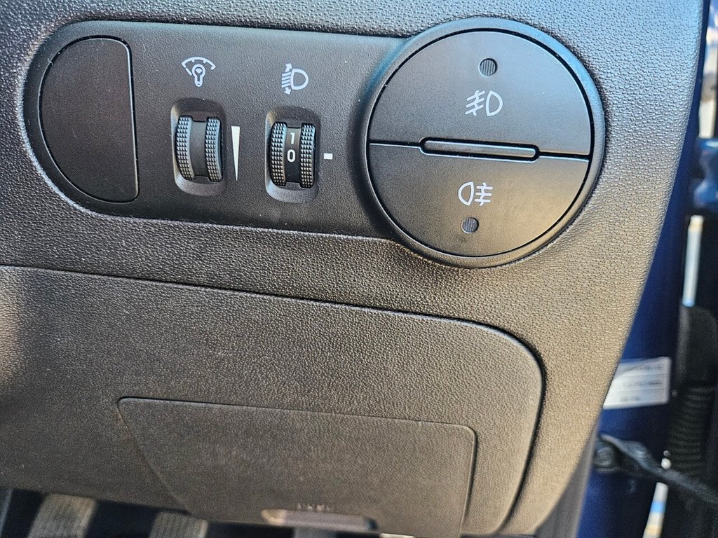 Used Hyundai i10 2012 for sale - 76642903: Photo 18