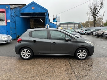 Used Peugeot 208 2016 for sale - 76590760: Photo