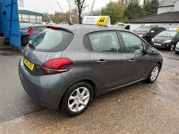 Used Peugeot 208 2016 for sale - 76590760: Photo