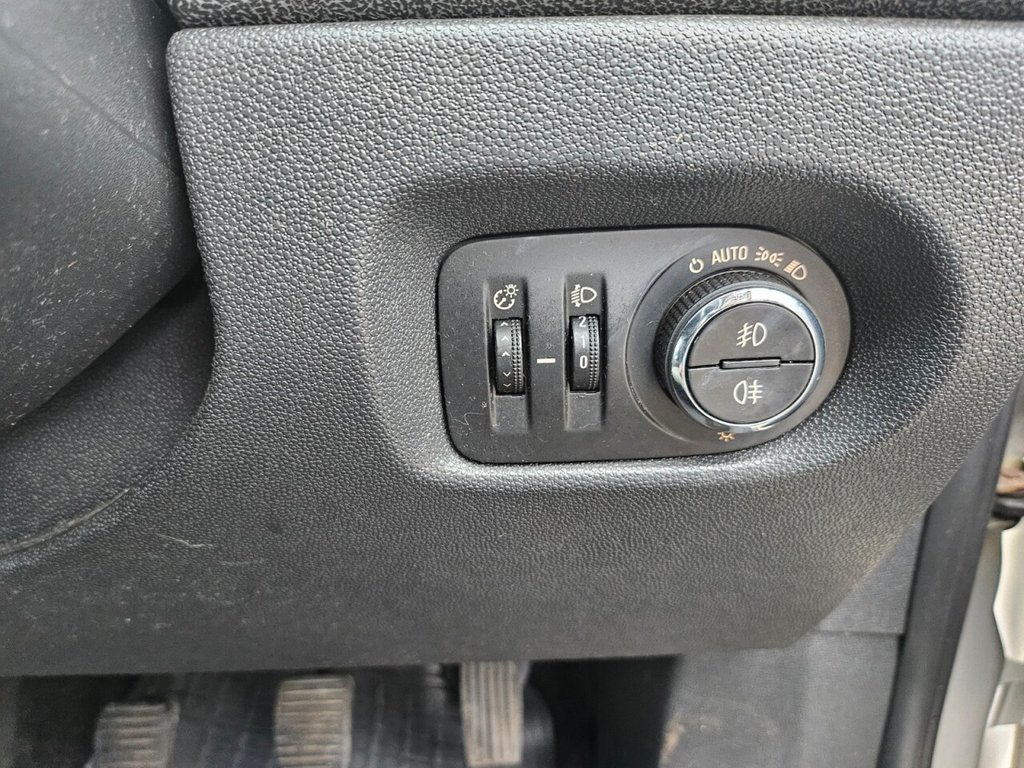 Used Vauxhall Corsa 2011 for sale - 77904758: Photo 16