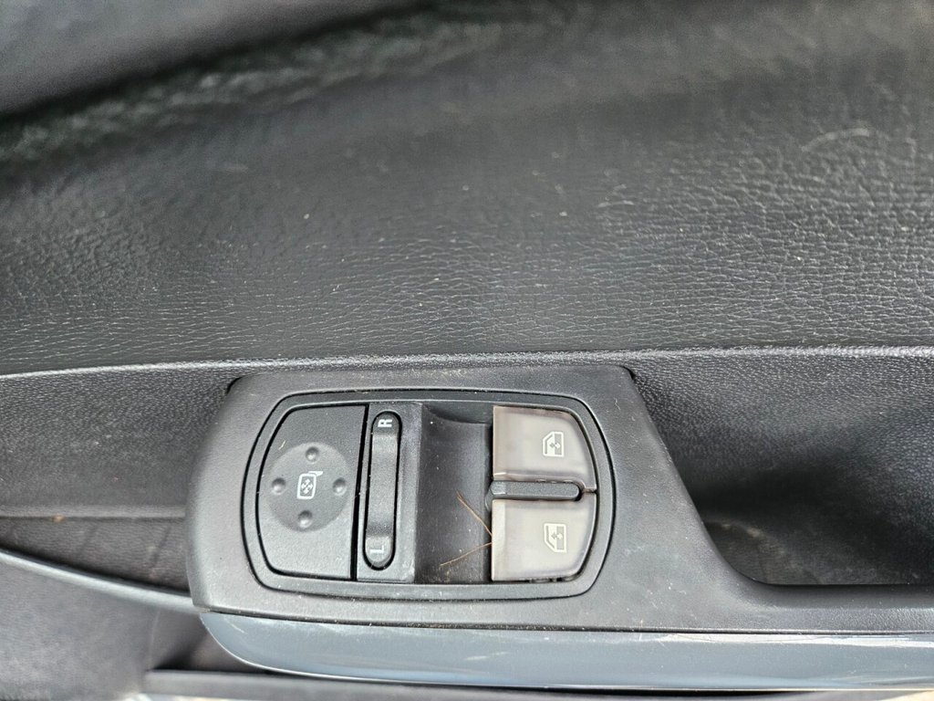 Used Vauxhall Corsa 2011 for sale - 77904758: Photo 17