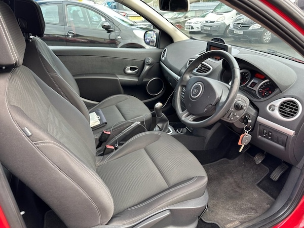 Used Renault Clio 2010 for sale - 76014836: Photo 17