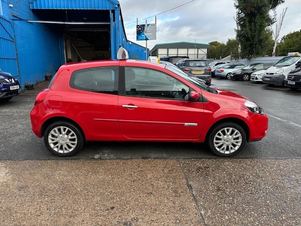 Used Renault Clio 2010 for sale - 76014836: Photo 2