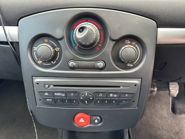 Used Renault Clio 2010 for sale - 76014836: Photo 31