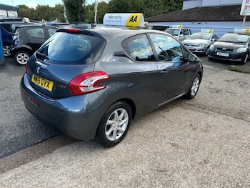 Used Peugeot 208 2015 for sale - 75936620: Photo