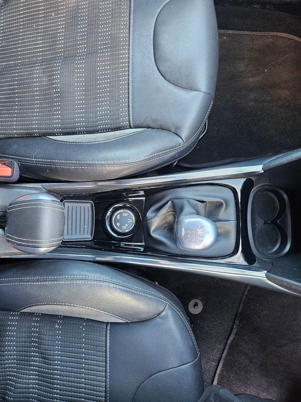 Used Peugeot 2008 2014 for sale - 76376237: Photo 17