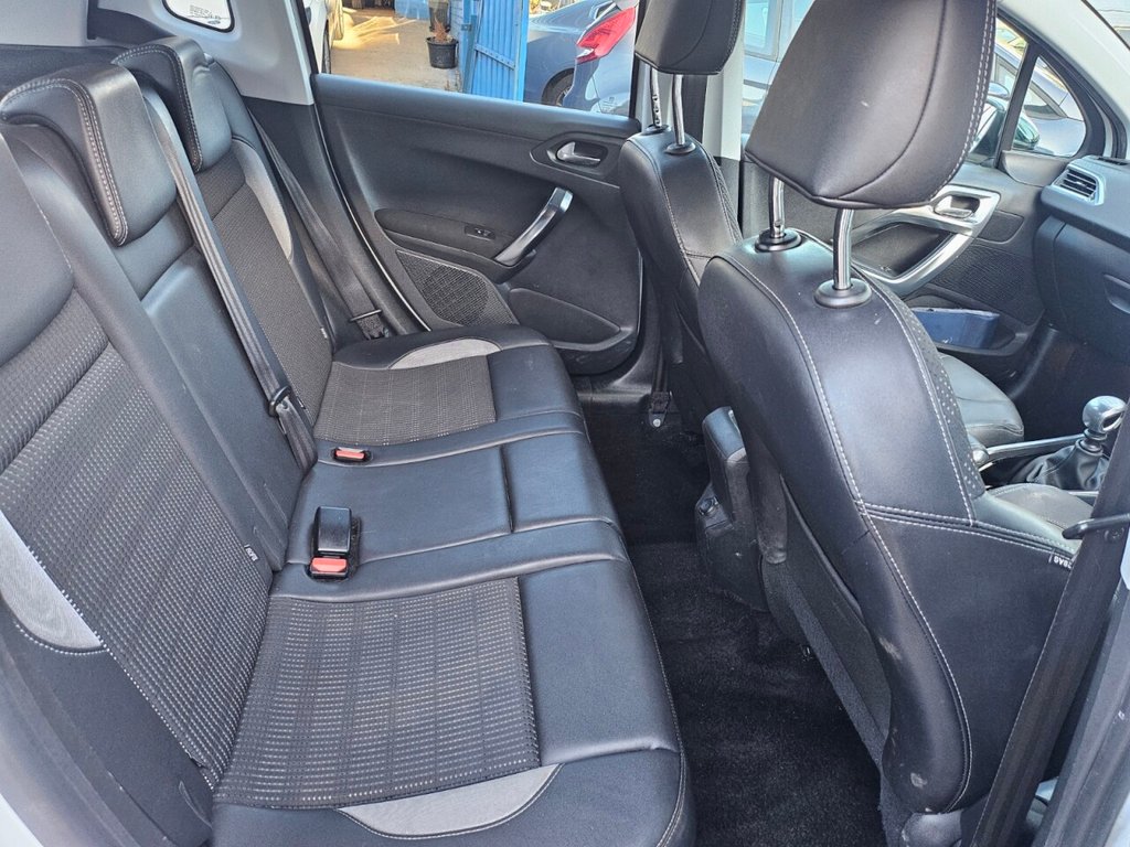 Used Peugeot 2008 2014 for sale - 76376237: Photo 23