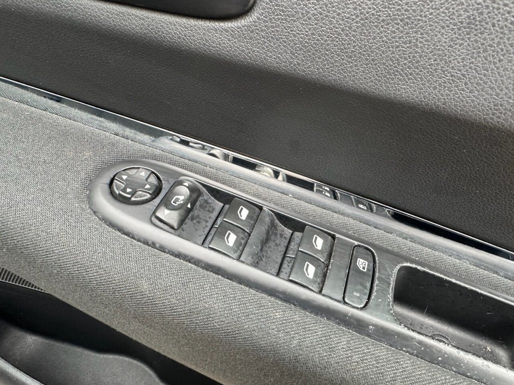 Used Peugeot 3008 2015 for sale - 77719699: Photo 28