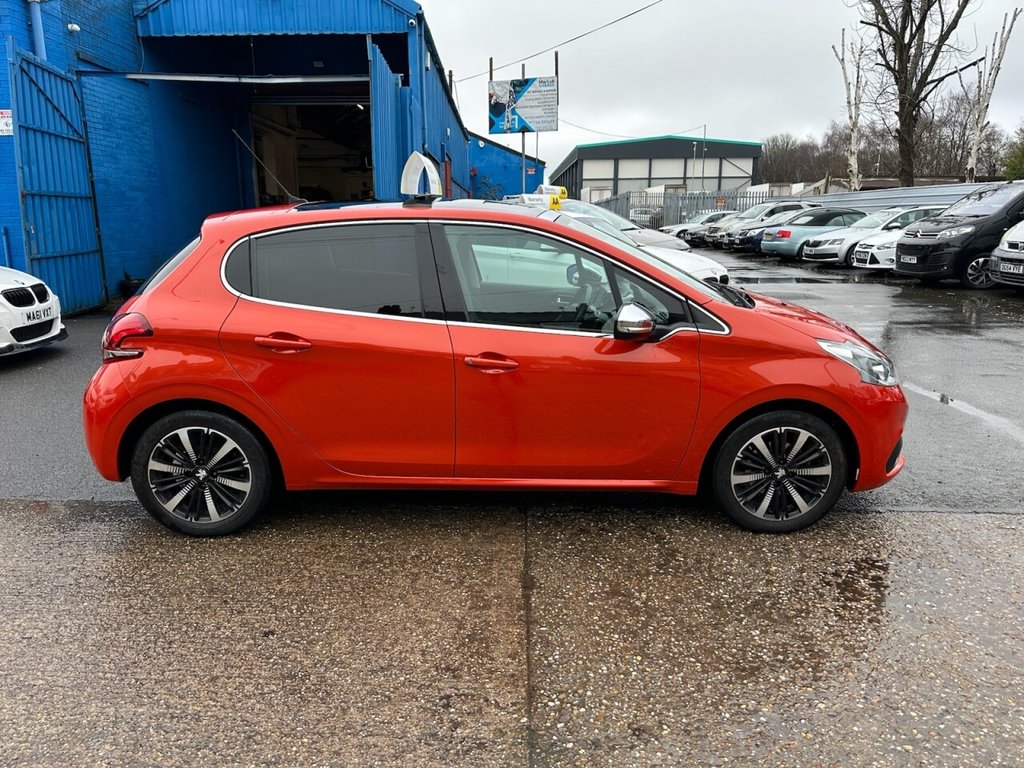 Used Peugeot 208 2018 for sale - 77563929: Photo 2