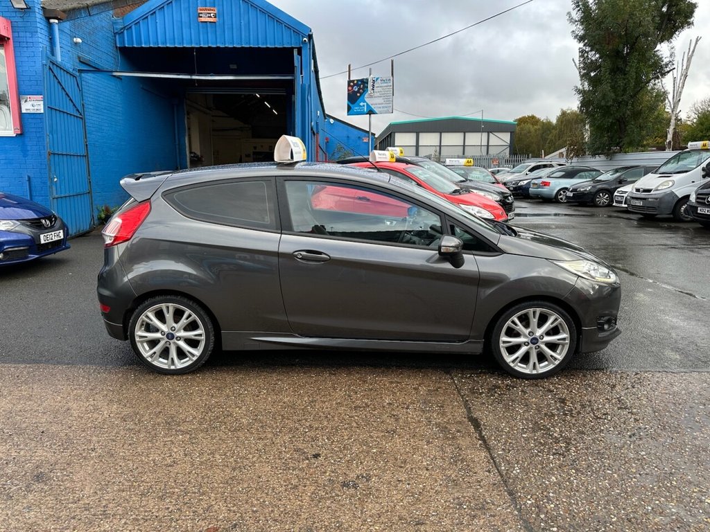 Used Ford Fiesta 2015 for sale - 76338621: Photo 2