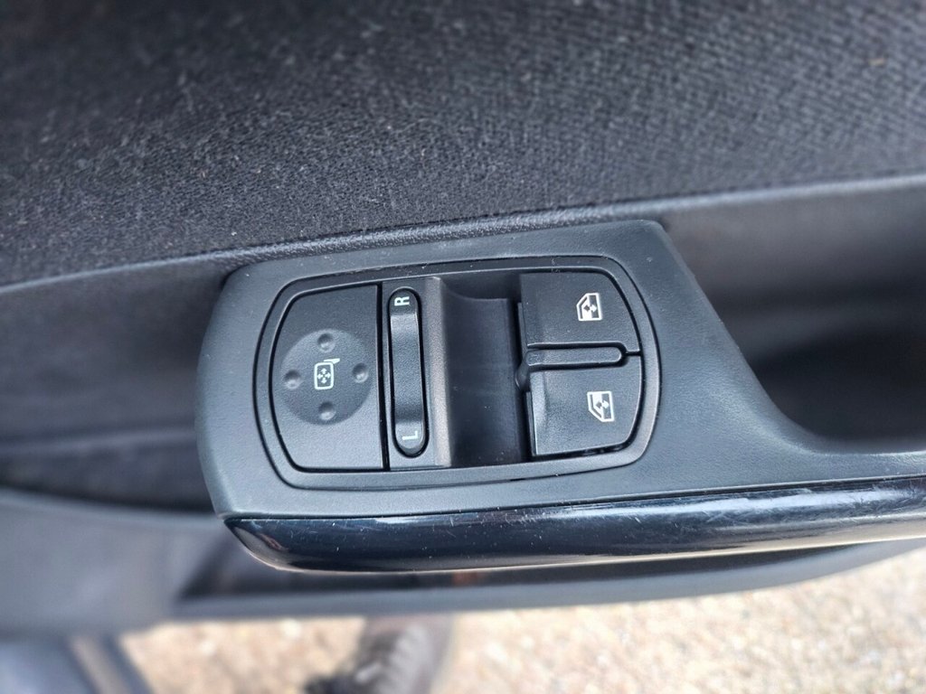Used Vauxhall Corsa 2013 for sale - 76642506: Photo 18