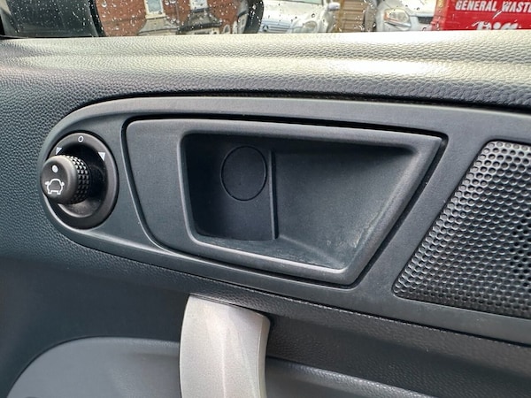 Used Ford Fiesta 2011 for sale - 76338620: Photo 25