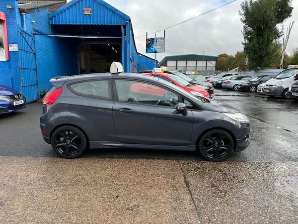 Used Ford Fiesta 2011 for sale - 76338620: Photo 2