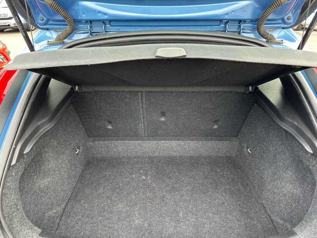 Used Volvo V40 2016 for sale - 76303541: Photo 10