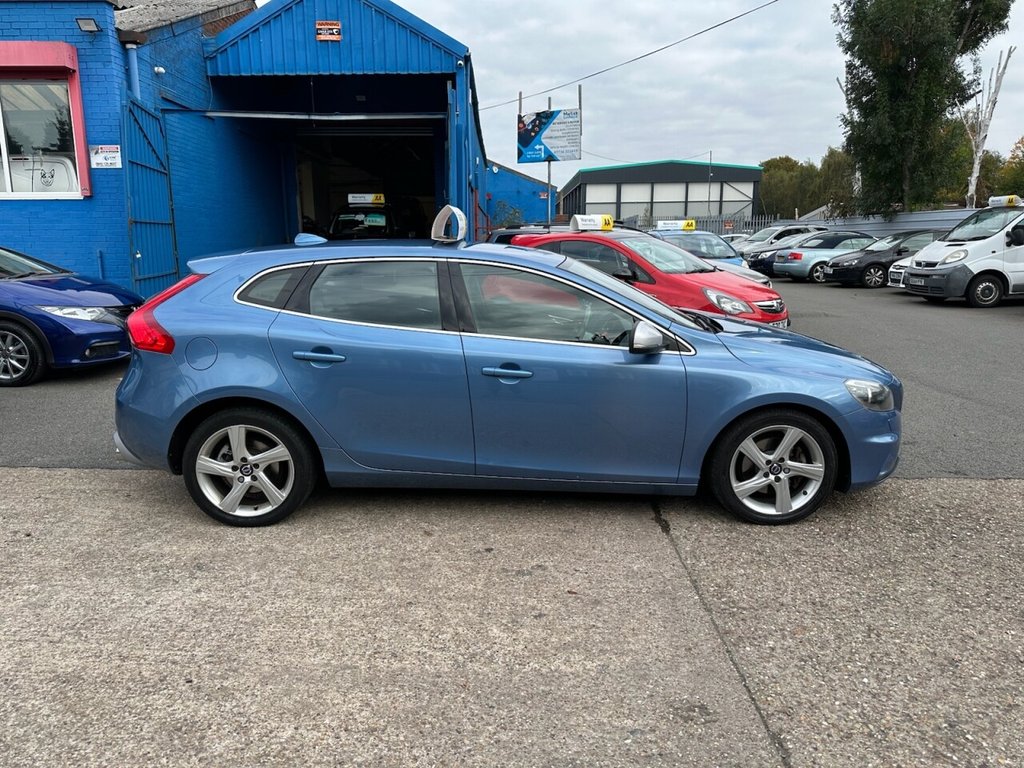 Used Volvo V40 2016 for sale - 76303541: Photo 2