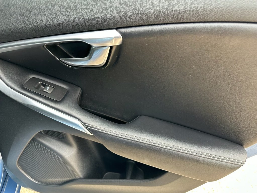 Used Volvo V40 2016 for sale - 76303541: Photo 23