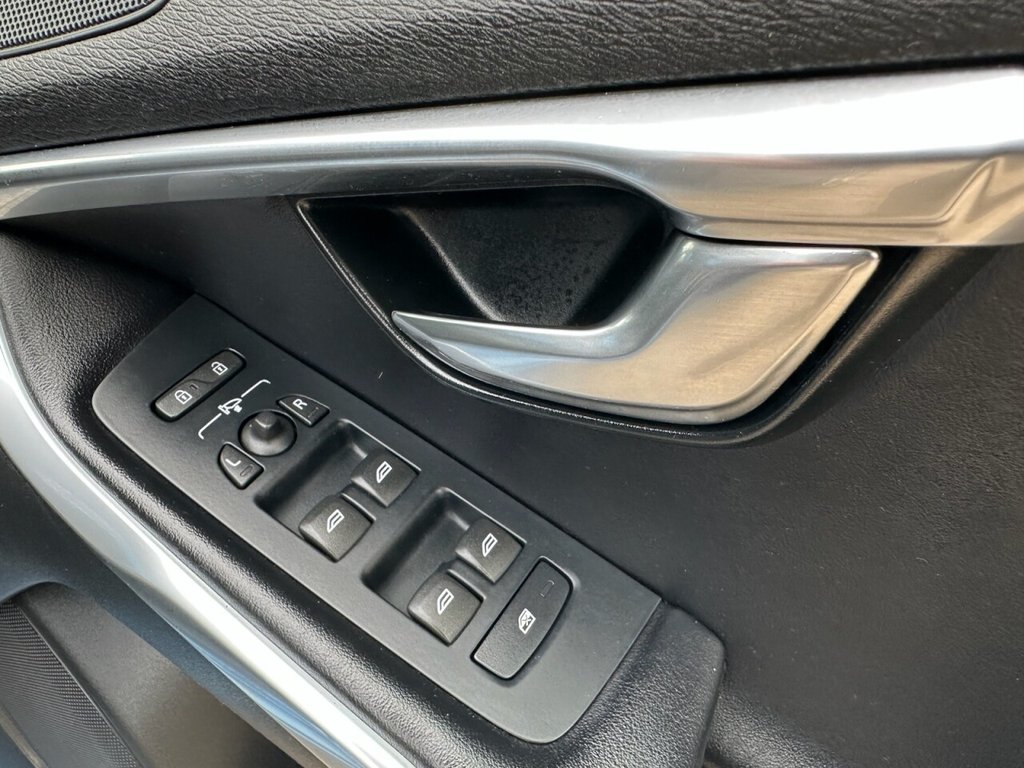 Used Volvo V40 2016 for sale - 76303541: Photo 28