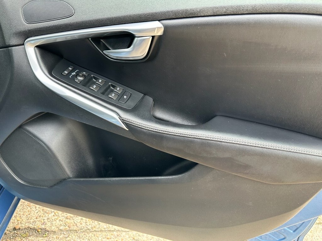 Used Volvo V40 2016 for sale - 76303541: Photo 30