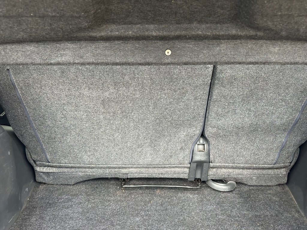 Used Toyota Yaris 2004 for sale - 76482462: Photo 11