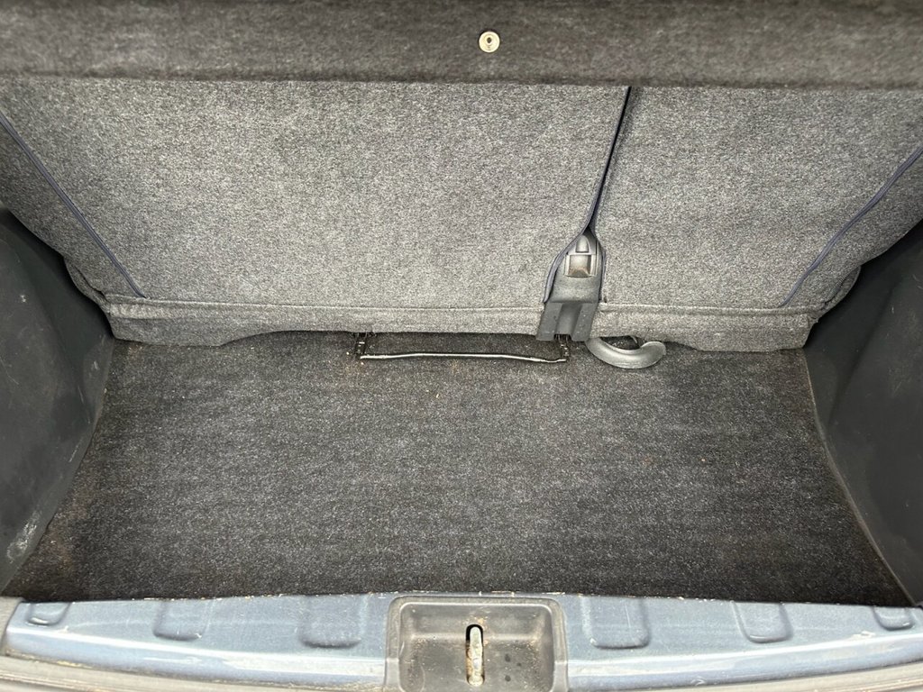 Used Toyota Yaris 2004 for sale - 76482462: Photo 12