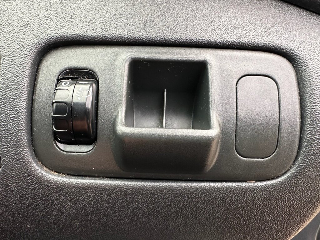 Used Toyota Yaris 2004 for sale - 76482462: Photo 24