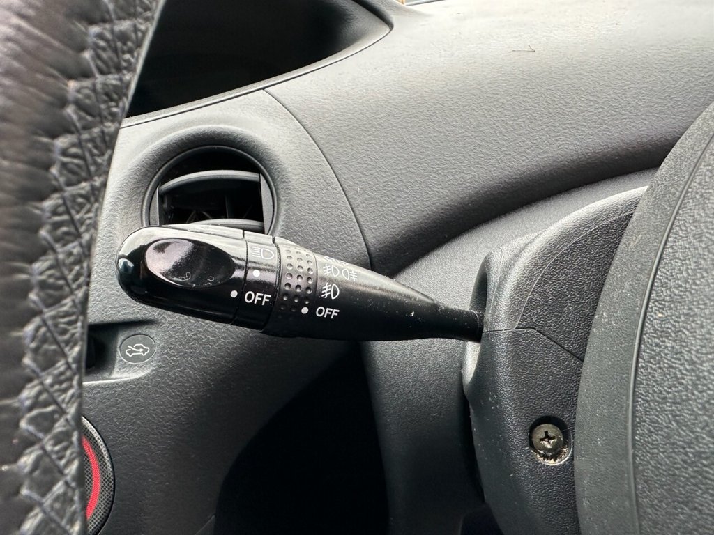 Used Toyota Yaris 2004 for sale - 76482462: Photo 38