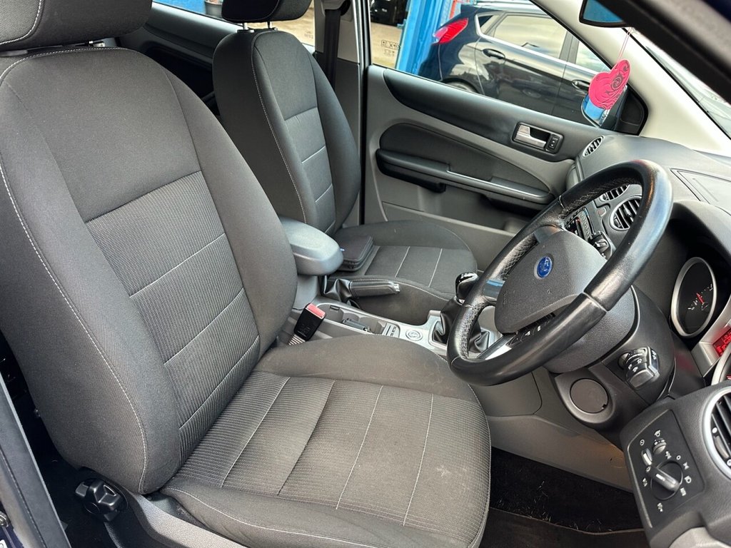 Used Ford Focus 2010 for sale - 77133823: Photo 18