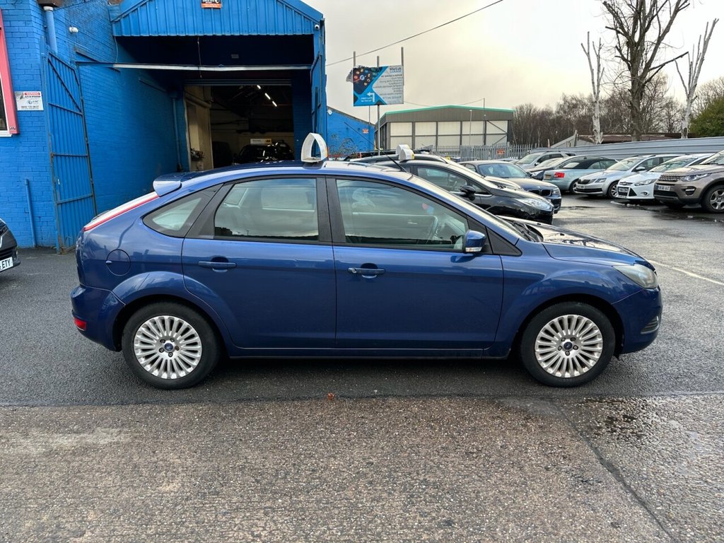 Used Ford Focus 2010 for sale - 77133823: Photo 2