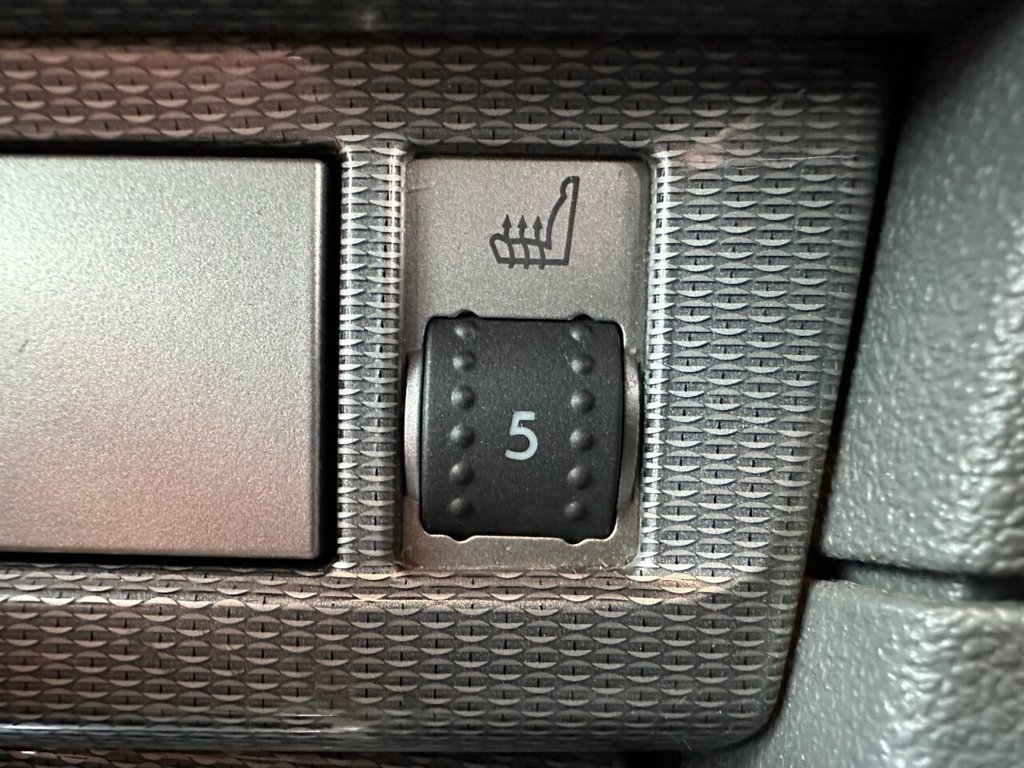 Used Ford Focus 2010 for sale - 77133823: Photo 29