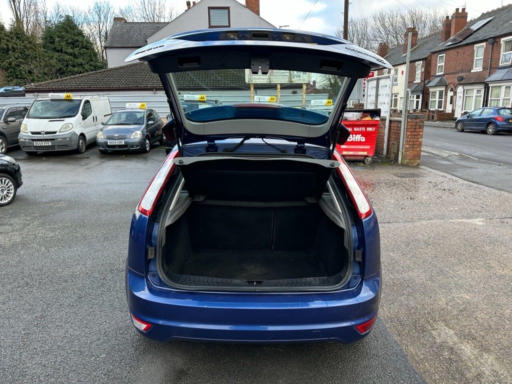 Used Ford Focus 2010 for sale - 77133823: Photo 9