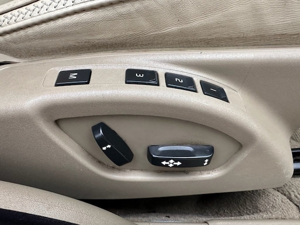 Used Volvo XC70 2011 for sale - 76304146: Photo 31
