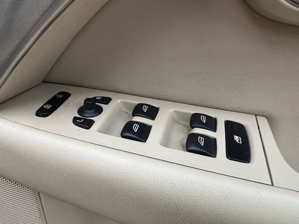 Used Volvo XC70 2011 for sale - 76304146: Photo 32