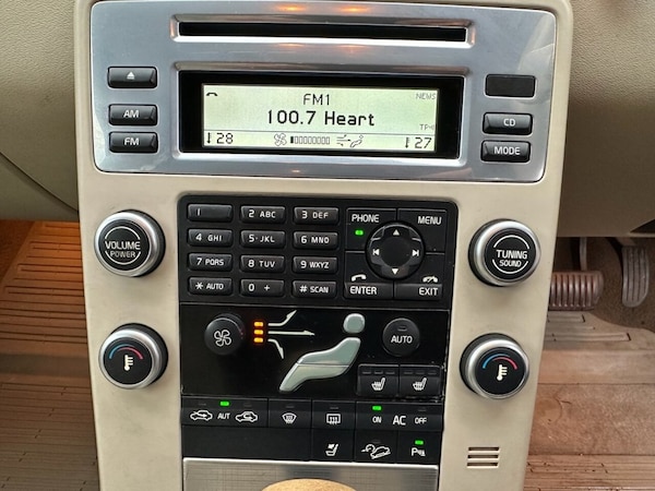 Used Volvo XC70 2011 for sale - 76304146: Photo 39