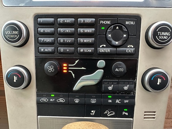 Used Volvo XC70 2011 for sale - 76304146: Photo 40