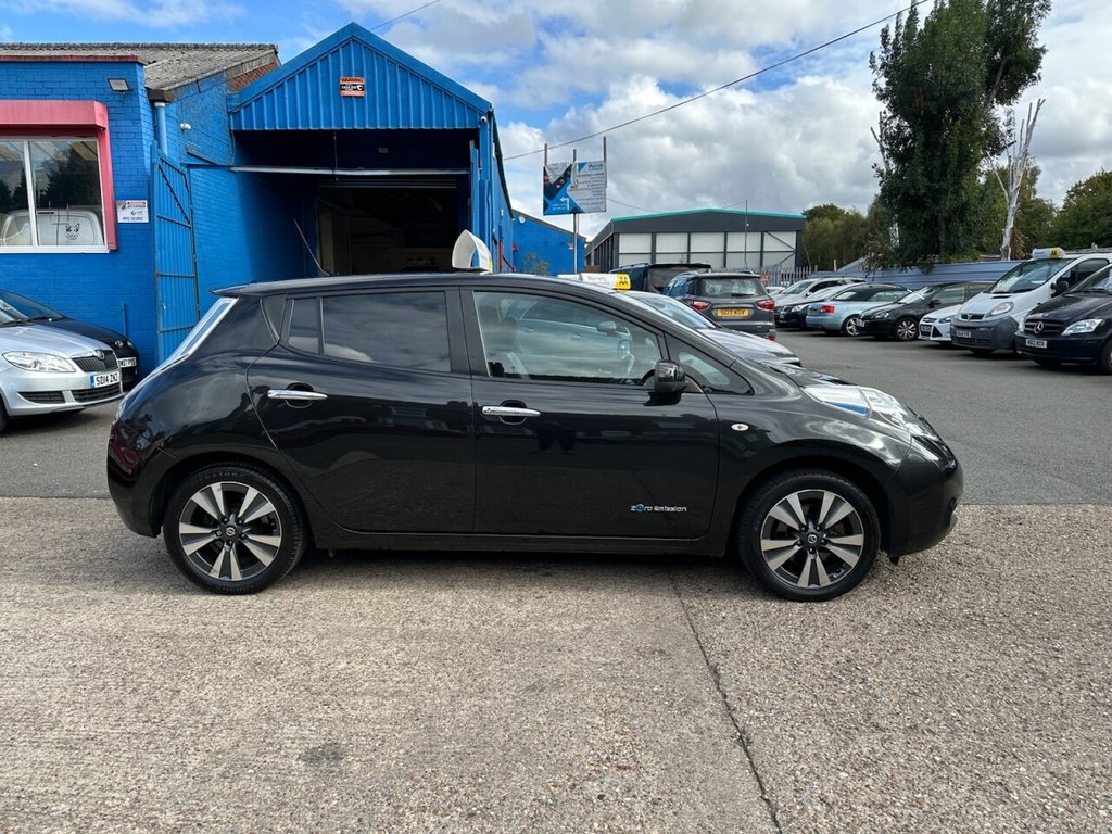 Used Nissan Leaf 2017 for sale - 76056942: Photo 2