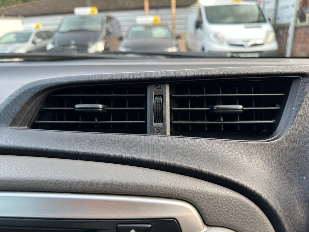 Used Toyota Yaris 2012 for sale - 77771037: Photo 30