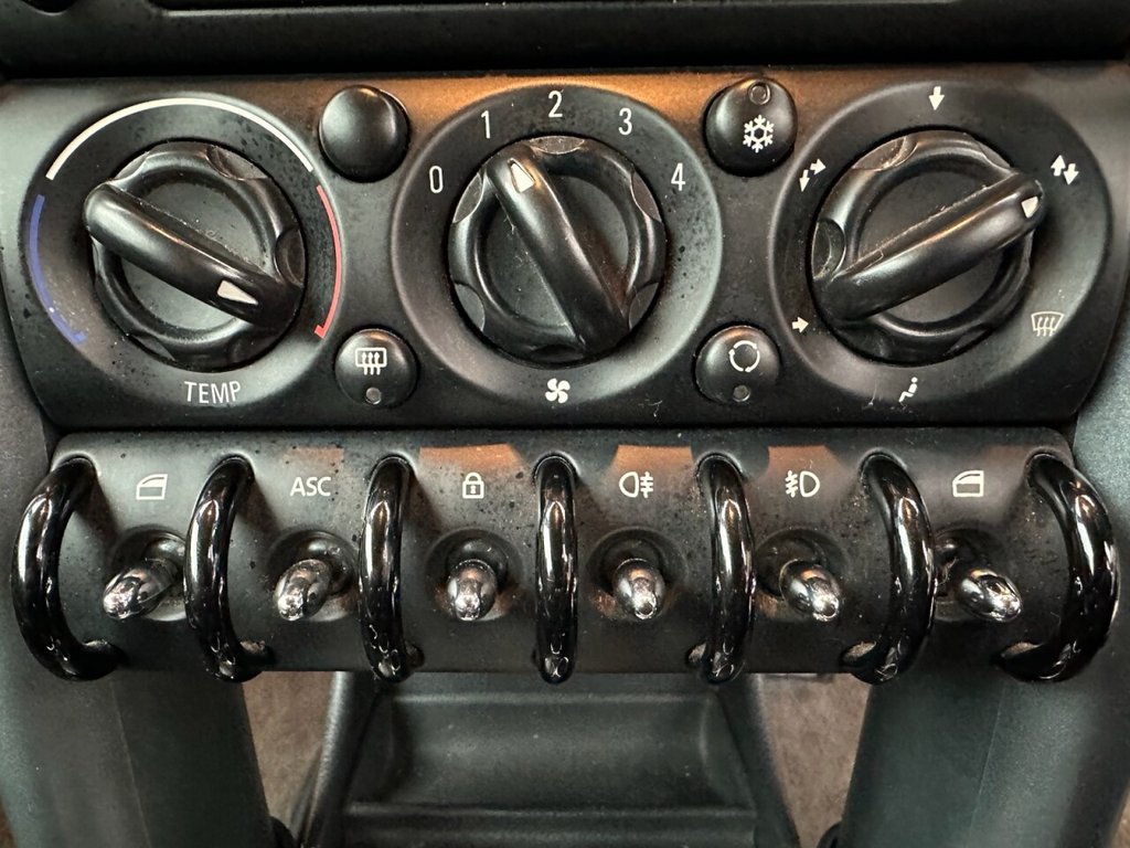 Used MINI Convertible 2007 for sale - 77139481: Photo 30