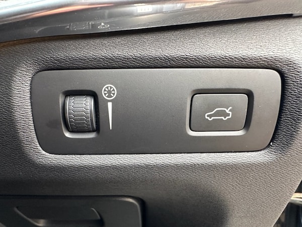 Used Volvo S90 2017 for sale - 74845441: Photo 32