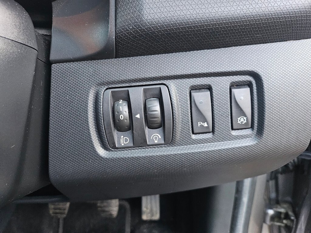 Used Renault Clio 2014 for sale - 76797657: Photo 18