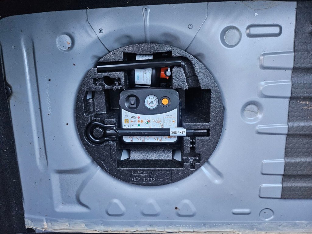 Used Renault Clio 2014 for sale - 76797657: Photo 23