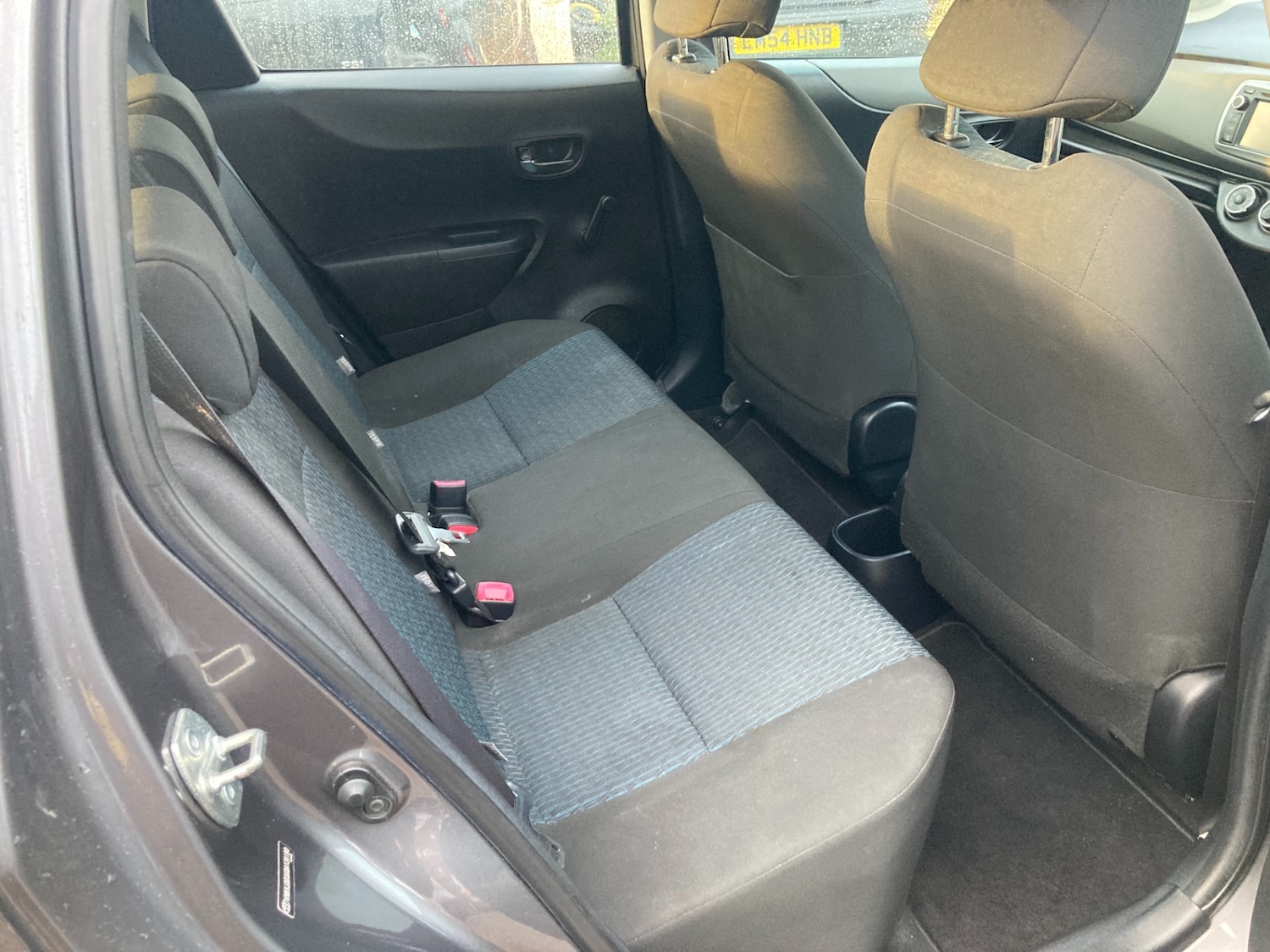 Used Toyota Yaris 2013 for sale - 76373857: Photo 6