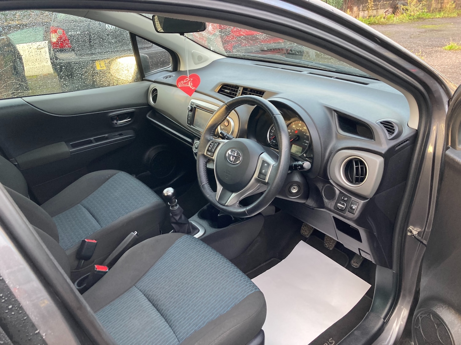 Used Toyota Yaris 2013 for sale - 76373857: Photo 7