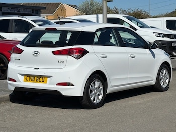Used Hyundai i20 2018 for sale - 79000786: Photo