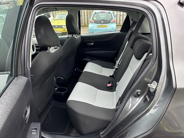 Used Toyota Yaris 2013 for sale - 73469571: Photo 17