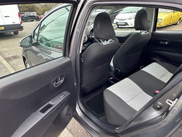 Used Toyota Yaris 2013 for sale - 73469571: Photo 18