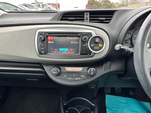 Used Toyota Yaris 2013 for sale - 73469571: Photo 8