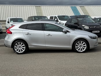 Used Volvo V40 2015 for sale - 79695317: Photo