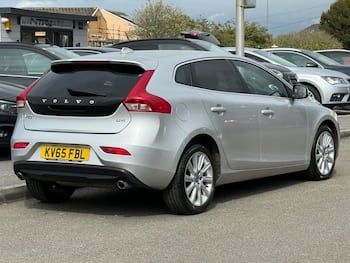 Used Volvo V40 2015 for sale - 79695317: Photo