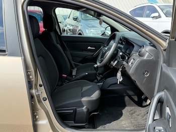Used Dacia Duster 2018 for sale - 79265494: Photo