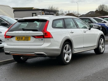 Used Volvo V90 Cross Country 2018 for sale - 76304263: Photo